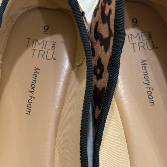 Ballet Flats String Bow Black Leopard Size 9 
Time and Tru - Picture 3 of 7